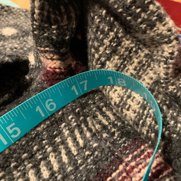 Women’s sweater size small - Picture 4 of 6